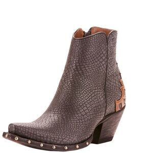 ARIAT Fenix ankle boot size 9.5. Worn less than 5 times.